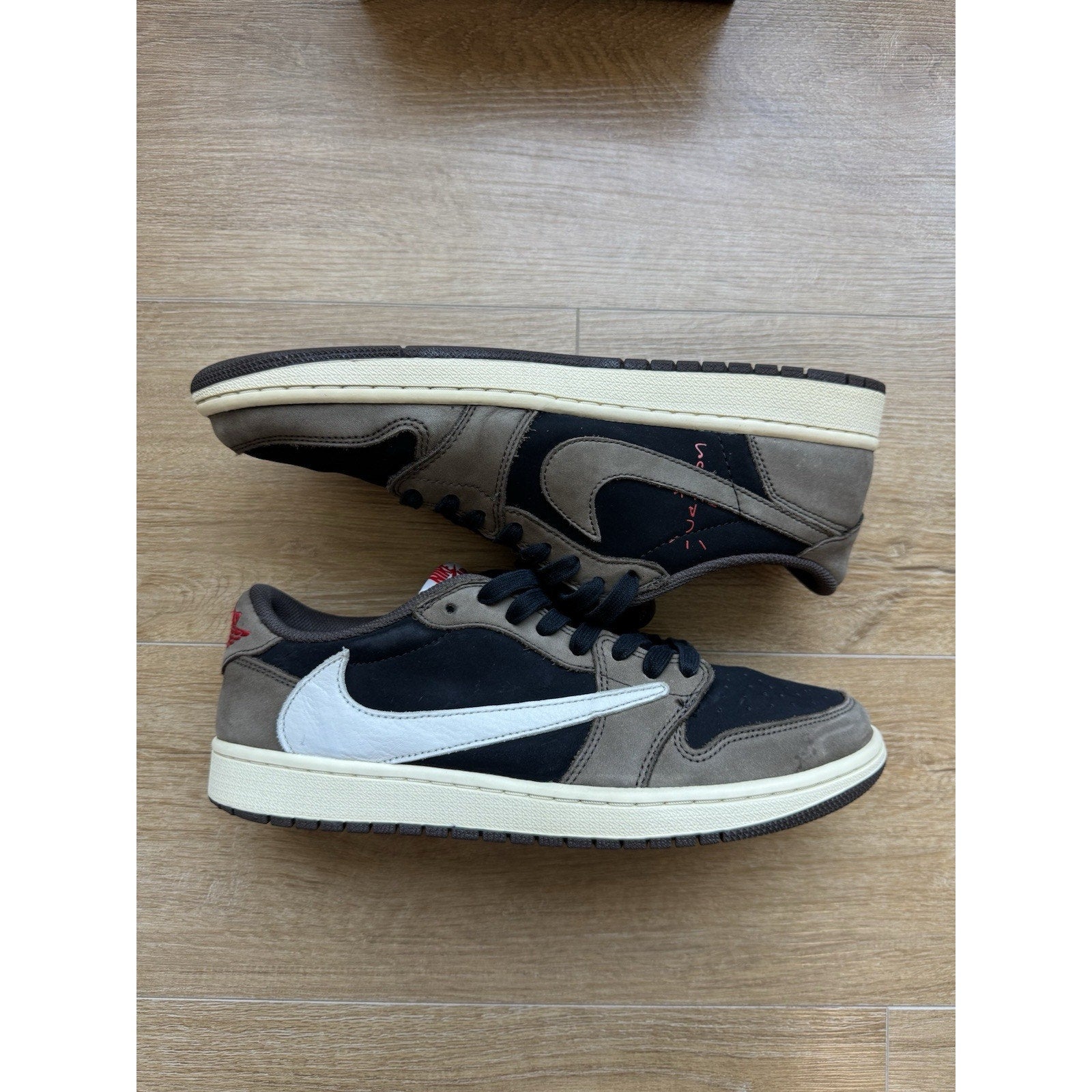 Jordan 1 x Travis Scott Low Mocha - Size 10.5