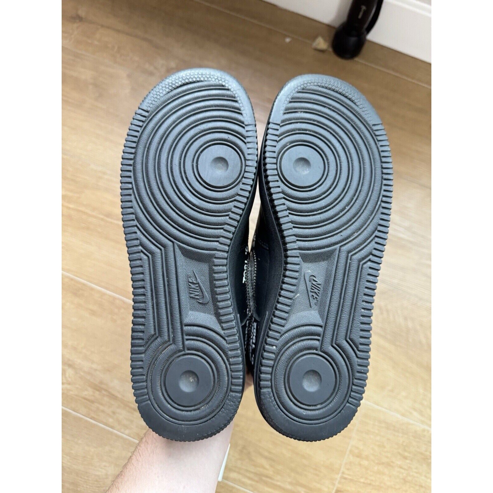 Nike Off-White x Air Force 1 '07 Low MoMA - Size 7