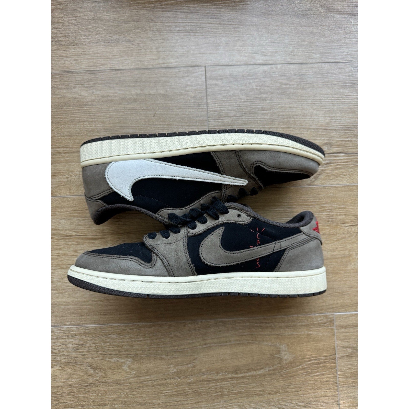Jordan 1 x Travis Scott Low Mocha - Size 10.5