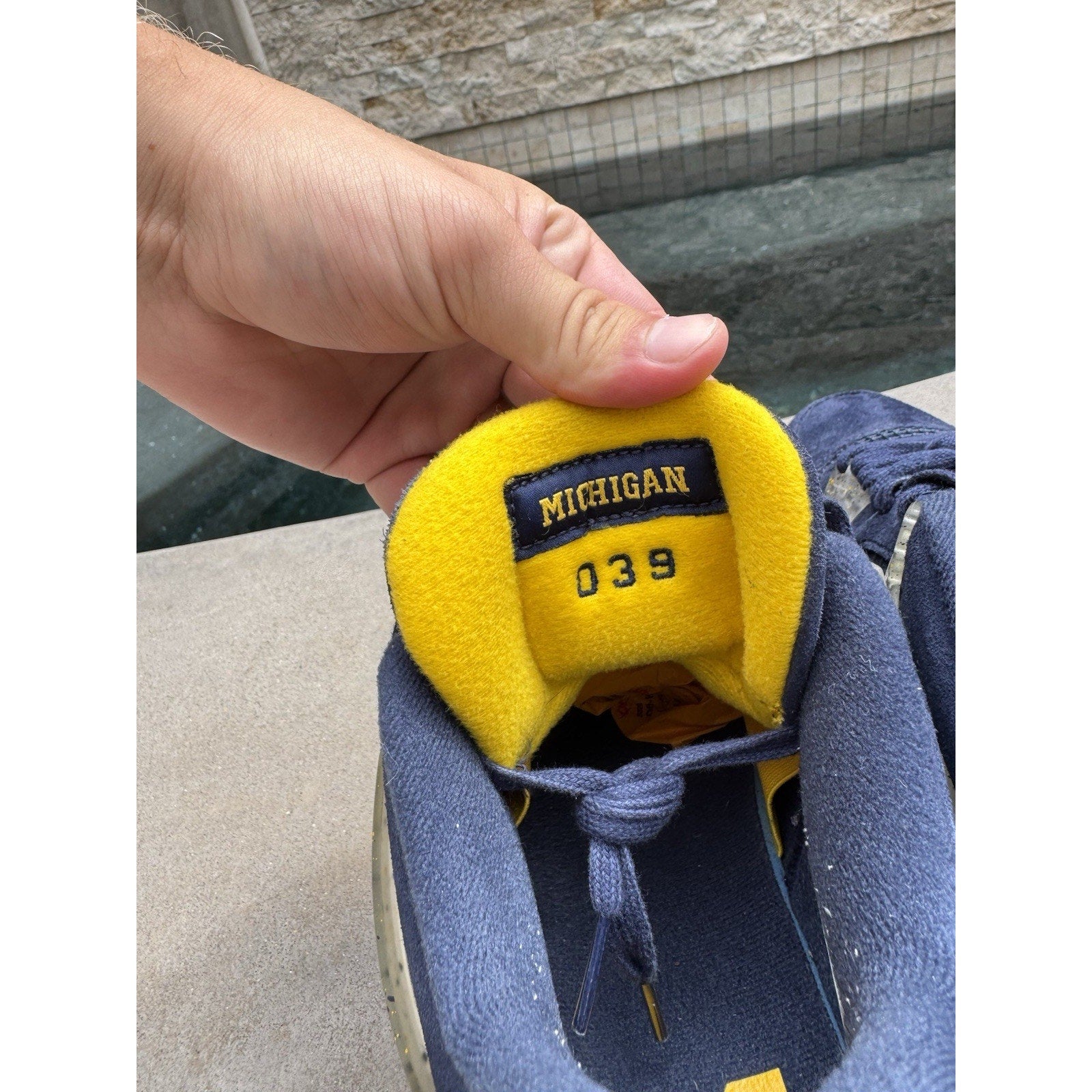 Air Jordan 4 Retro PE Michigan Wolverines - Size 11.5