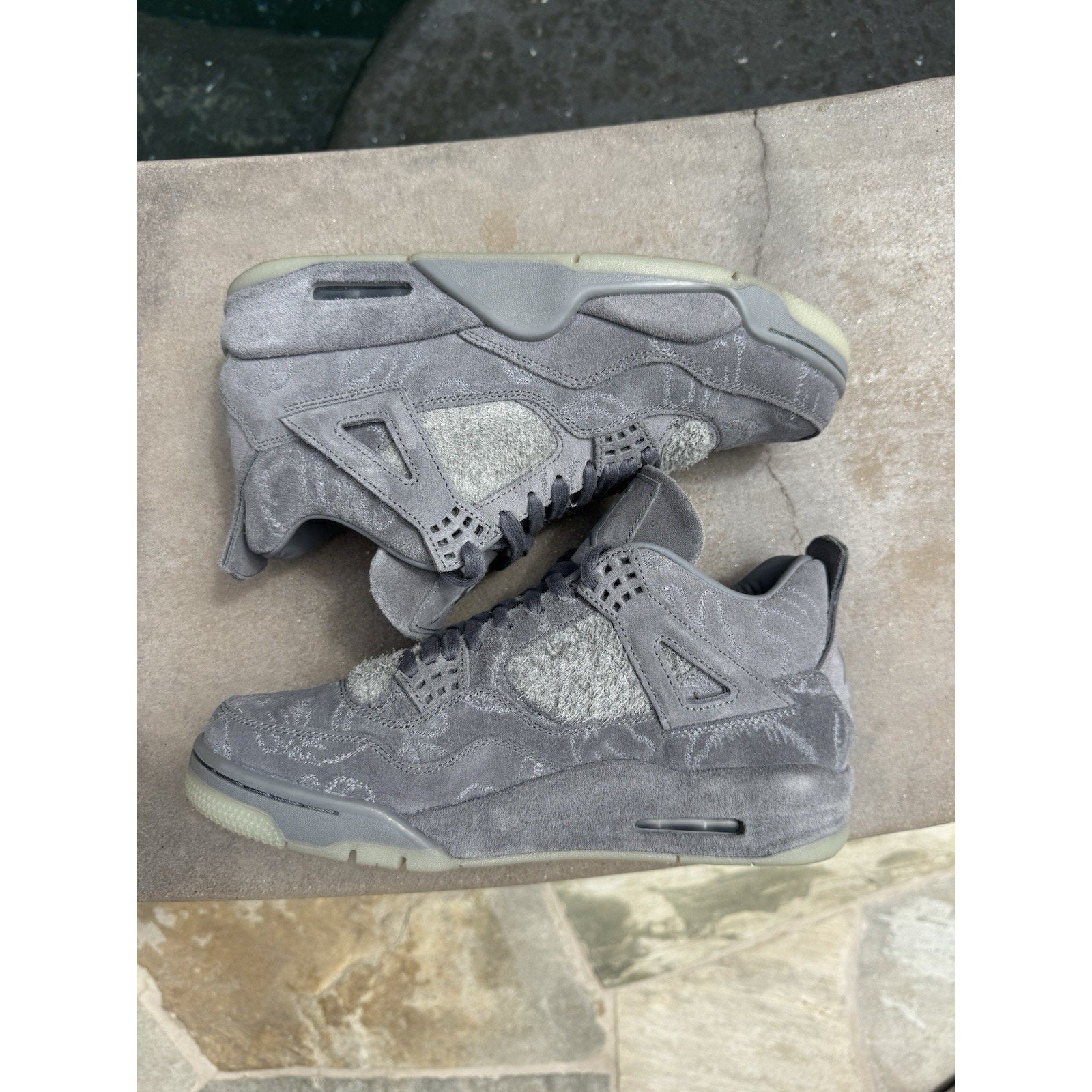 Jordan 4 Retro x KAWS Cool Grey 2017 - Size 8.5