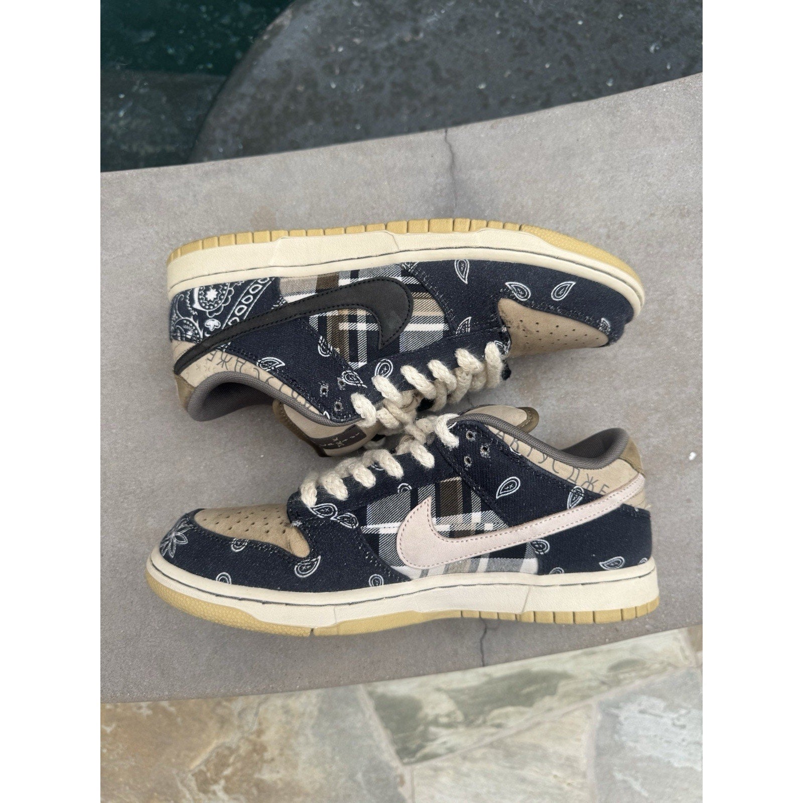 Nike Dunk Low Premium QS SB x Travis Scott Cactus Jack - Size 10.5
