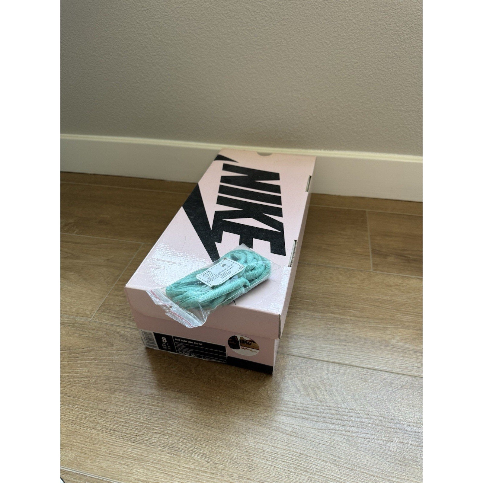 Nike SB Dunk Low Pro x Diamond Supply Co. Tiffany - Size 8
