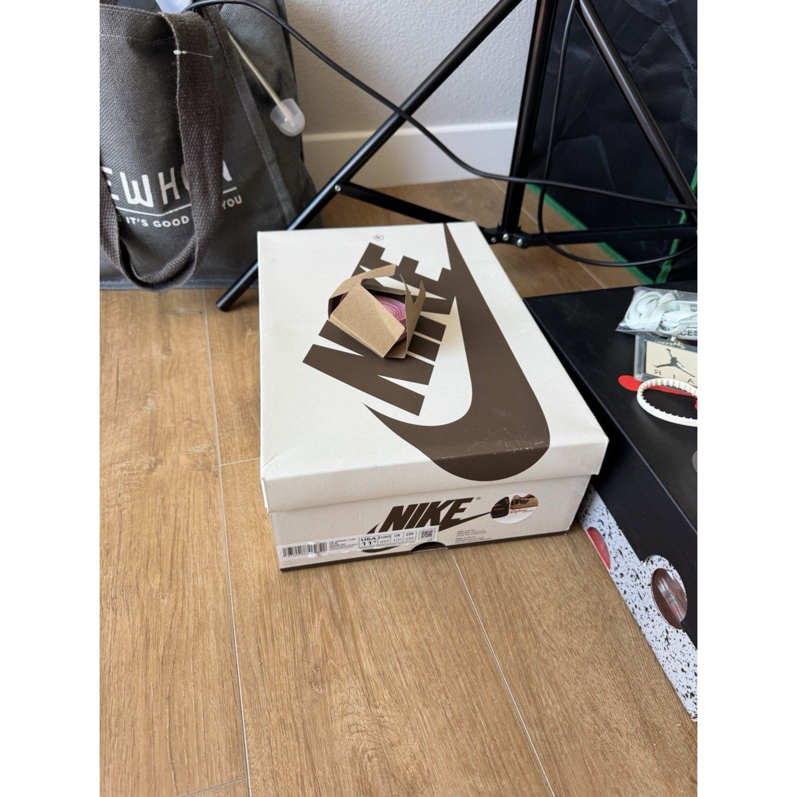 Travis Scott x Air Jordan 1 Low Medium Olive - Size 11.5