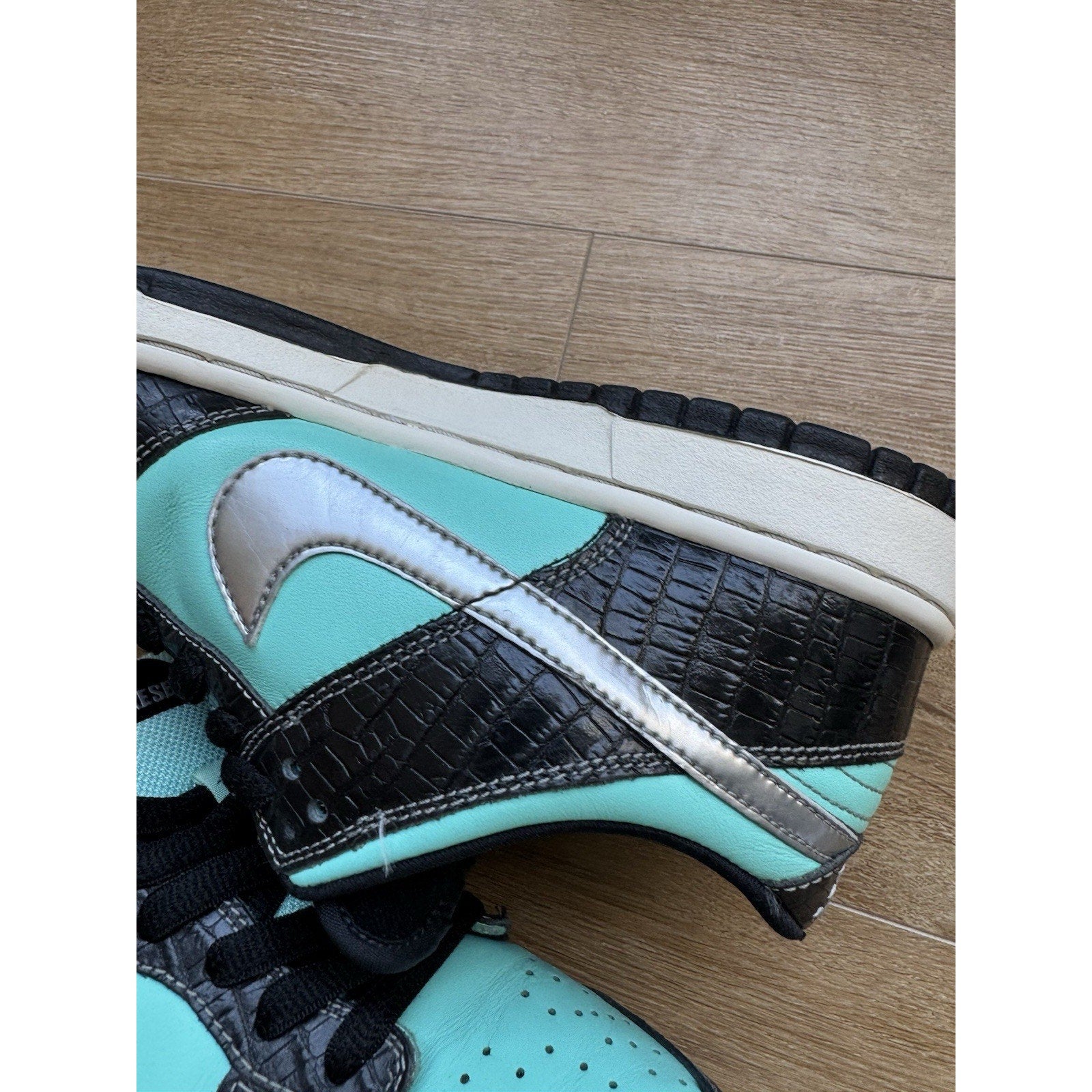 Nike SB Dunk Low Pro x Diamond Supply Co. Tiffany - Size 9