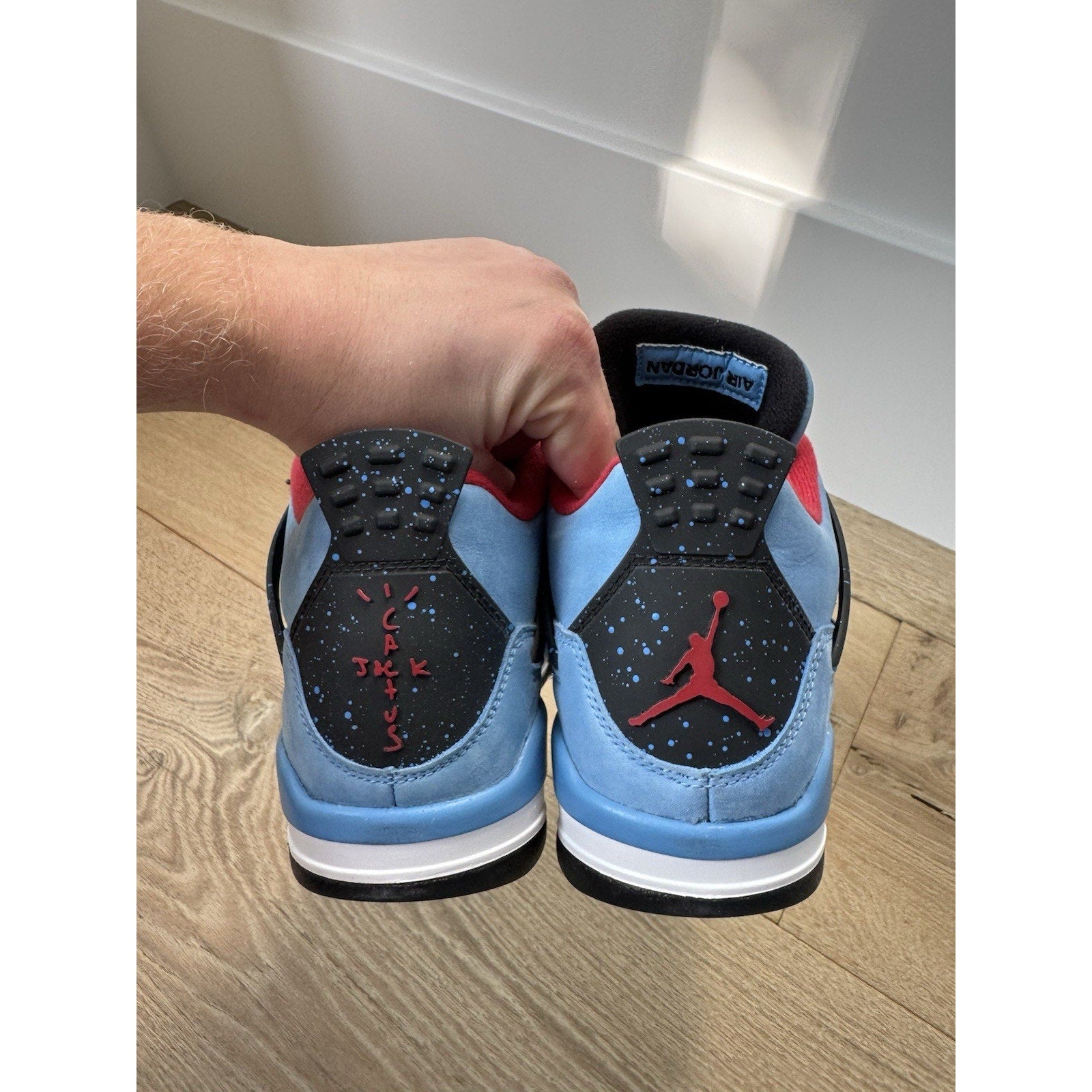 Jordan 4 Retro x Travis Scott Mid Cactus Jack - Size 8
