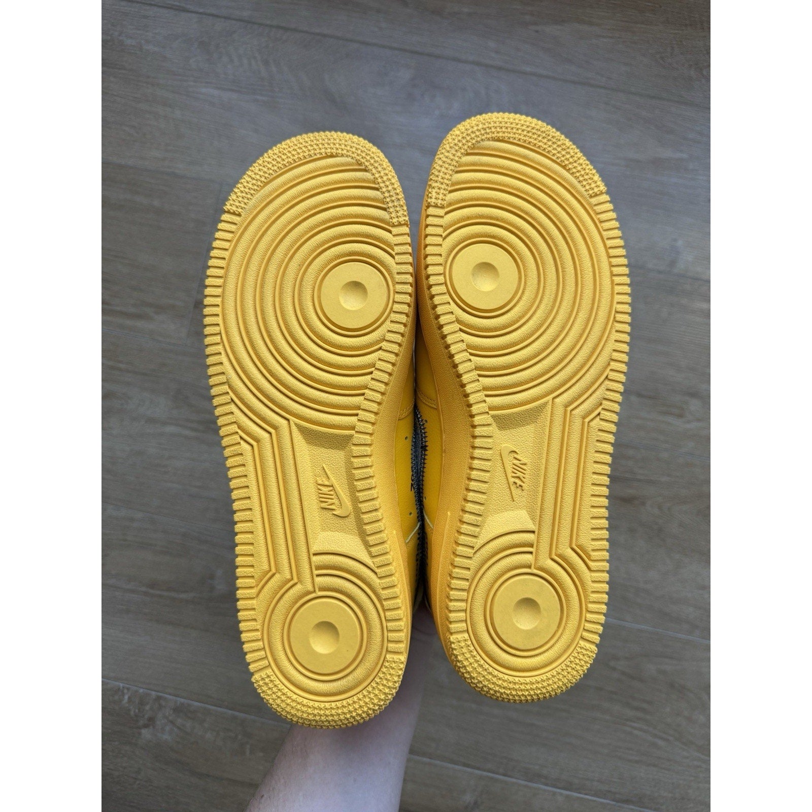 Nike Air Force 1 Low OFF-WHITE University Gold Metallic Silver - Size 10