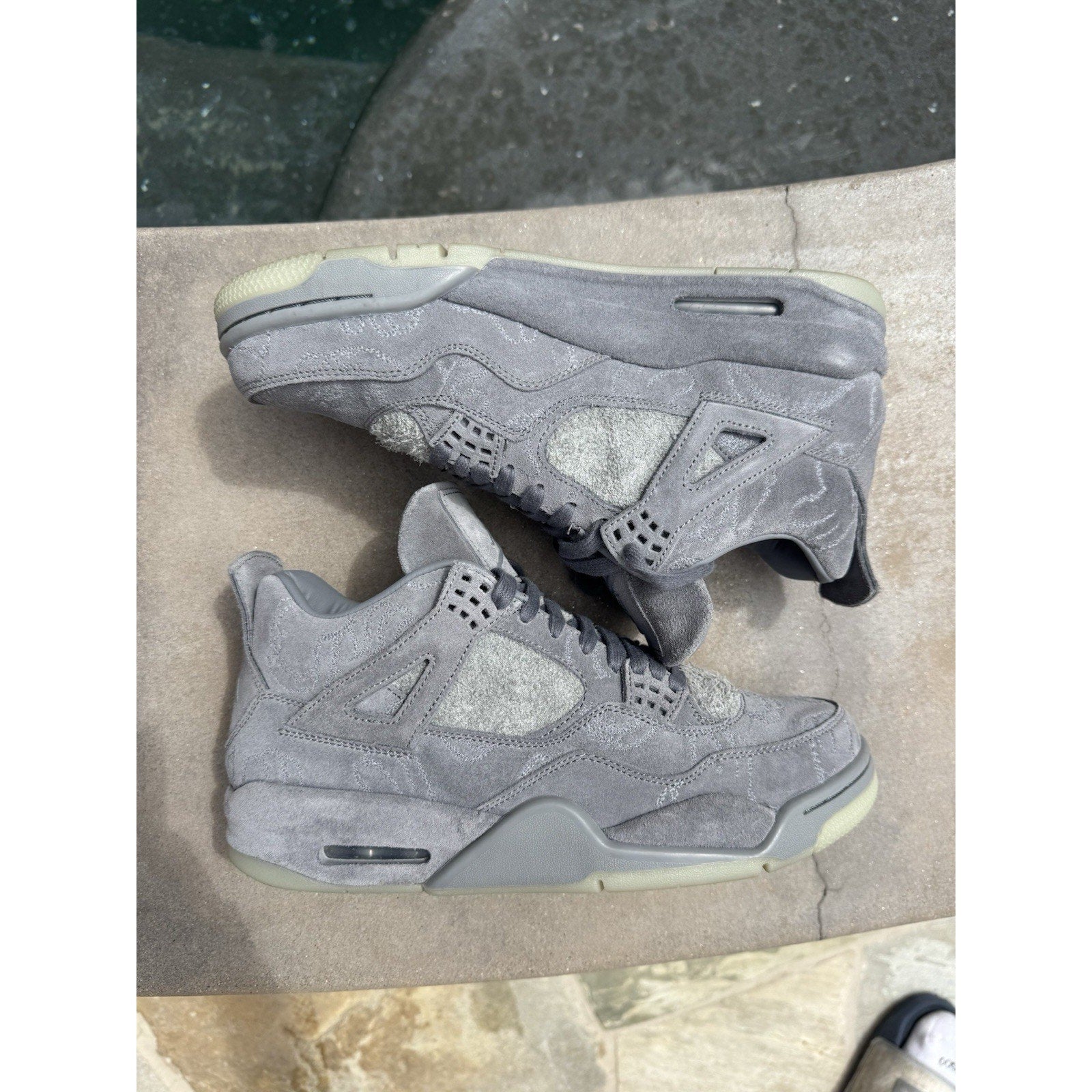 Jordan 4 Retro x KAWS Cool Grey 2017 - Size 8.5