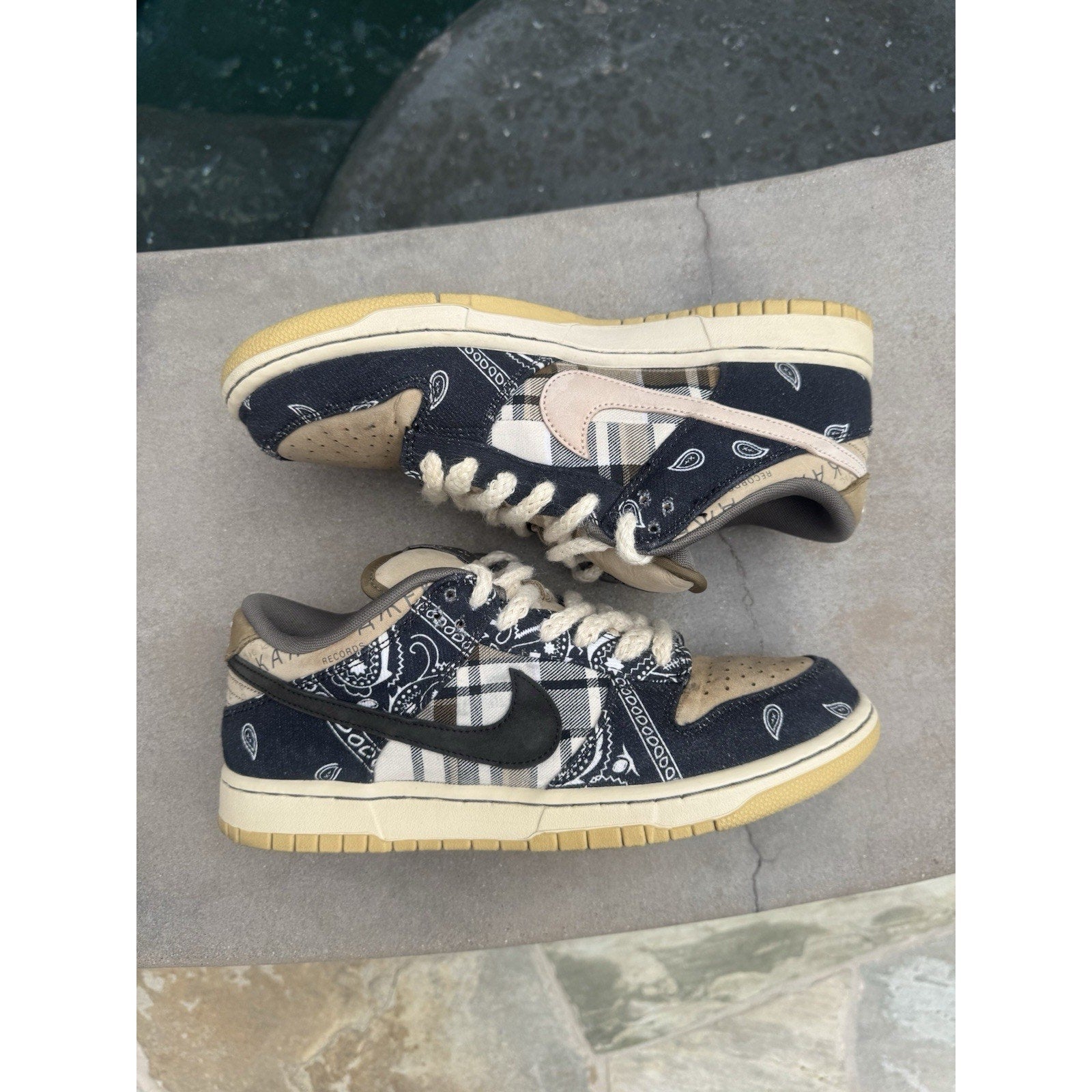 Nike Dunk Low Premium QS SB x Travis Scott Cactus Jack - Size 10.5