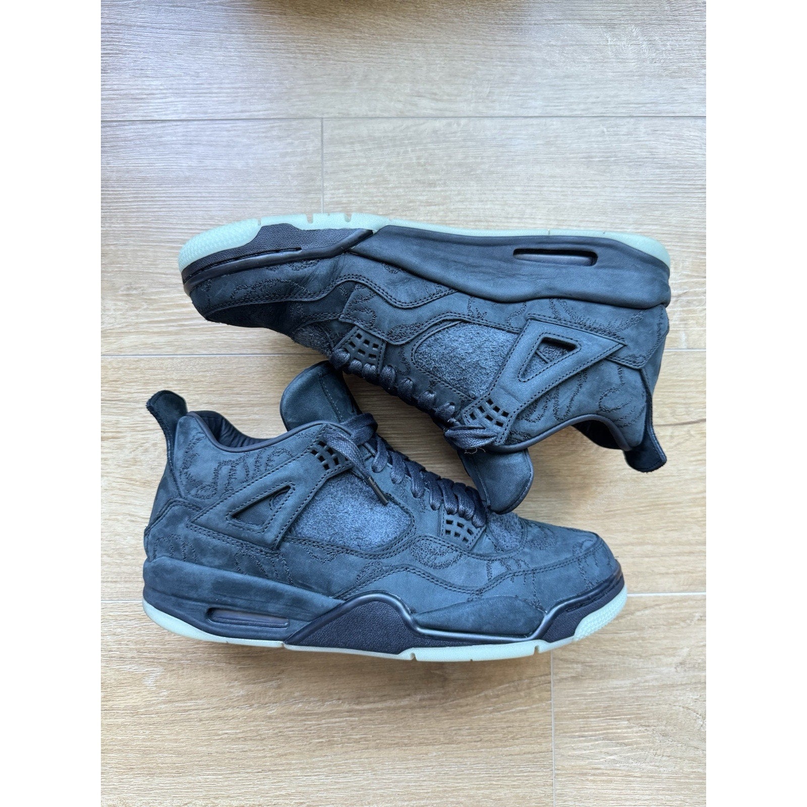 Jordan 4 Retro x KAWS Black 2017 - Size 11