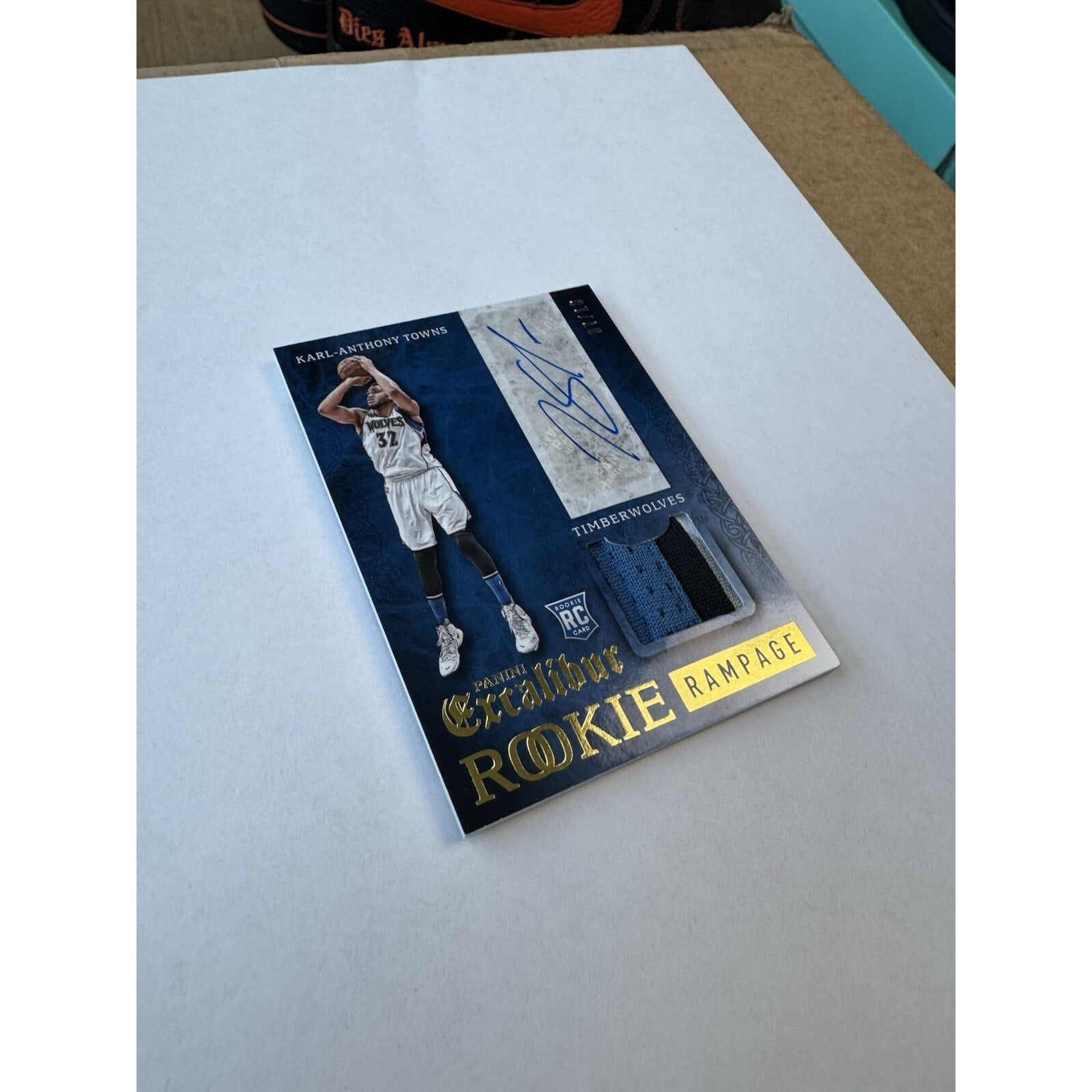 Karl Anthony Towns 2015-16 Excalibur Gold Rookie Nasty Patch Autograph 07/10