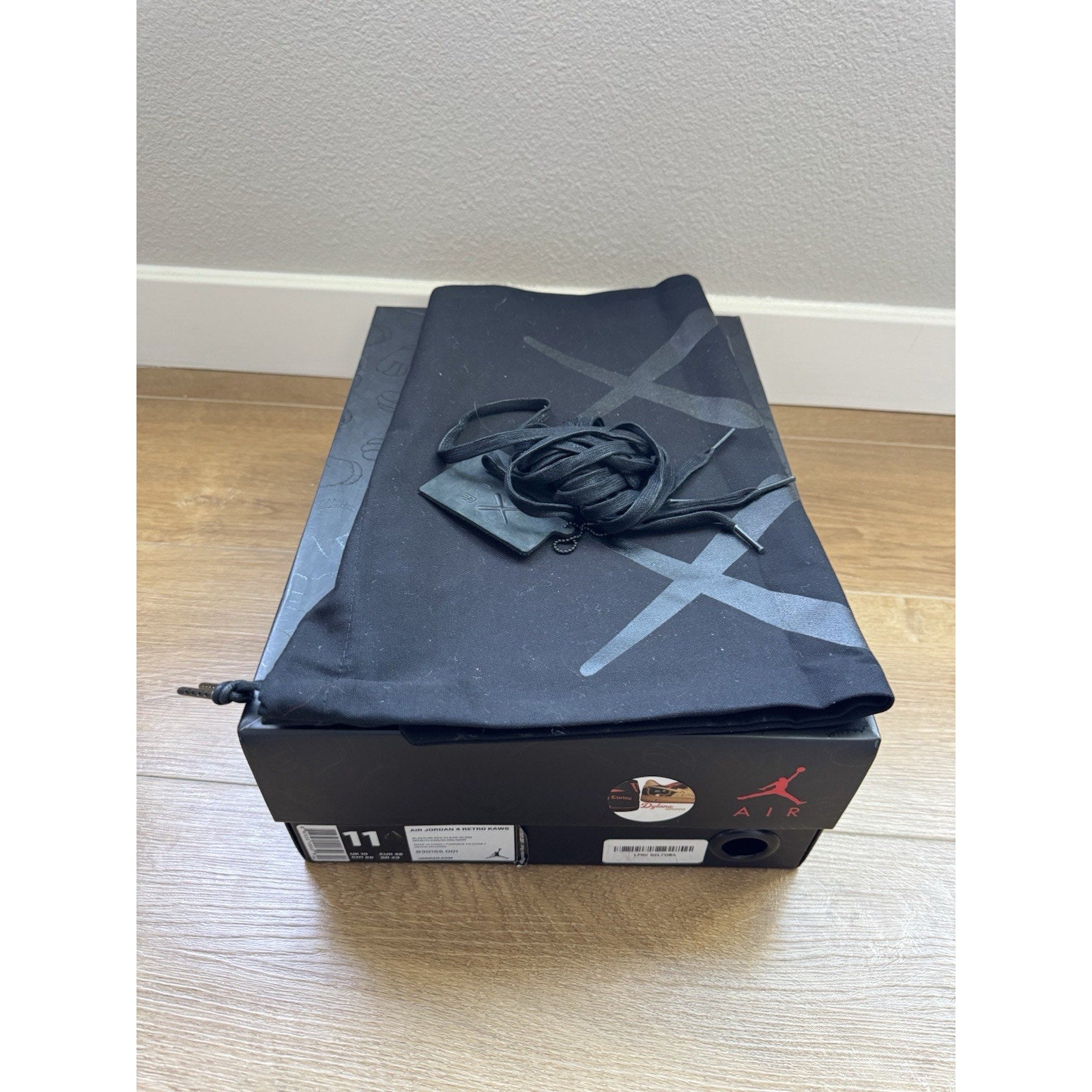 Jordan 4 Retro x KAWS Black 2017 - Size 11